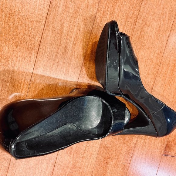 KSTUDIO platform and heels ladies shoes. Shinning black color. Size 9 - Picture 3 of 4